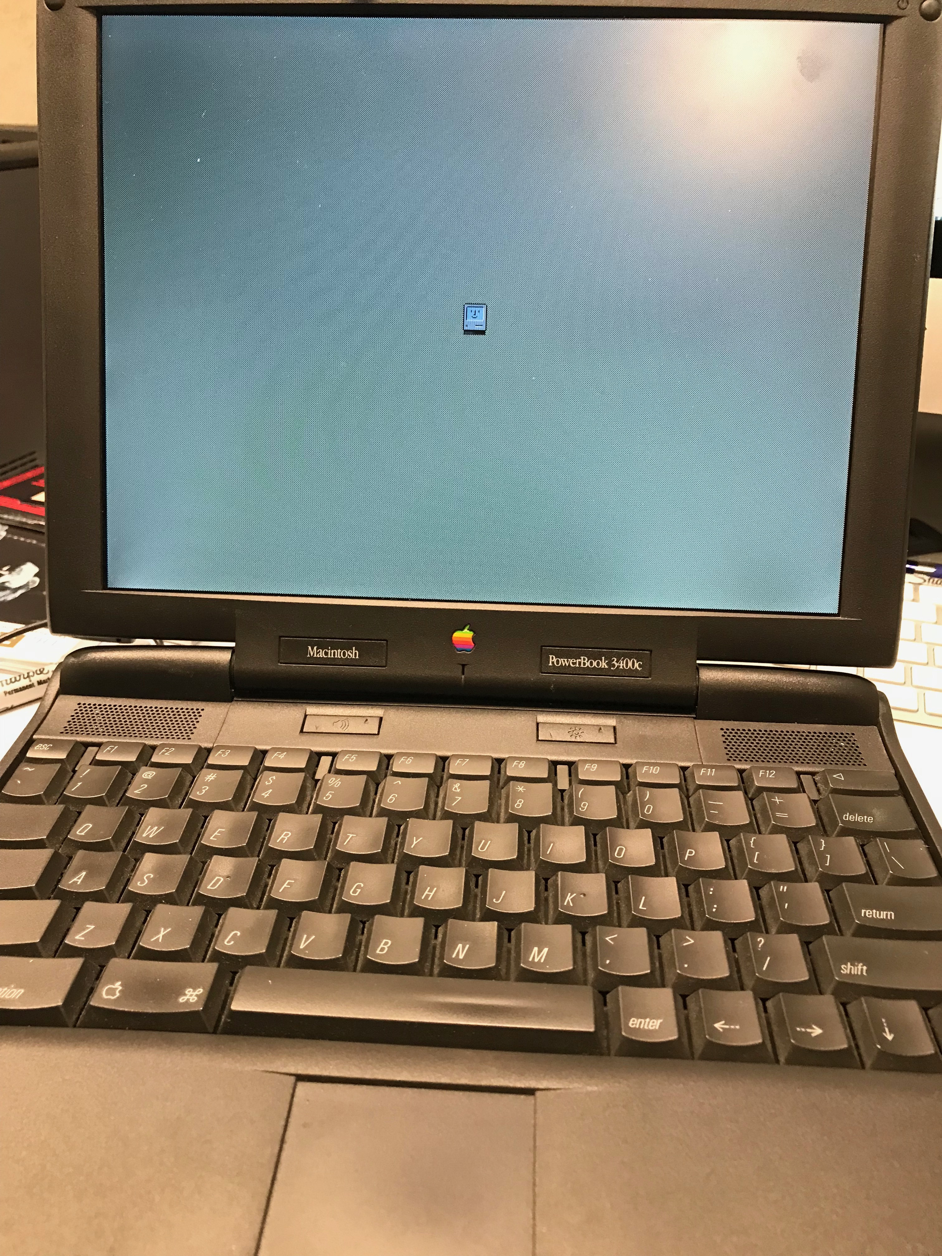 Macintosh Powerbook 3400c Happy